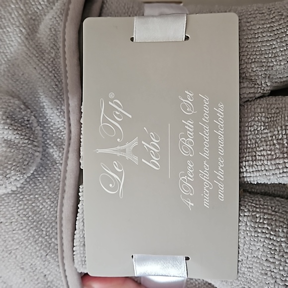 Le Top bebe, 4 piece bath set, grey & ivory, elephant hooded towel & 3 washcloth - Picture 2 of 5